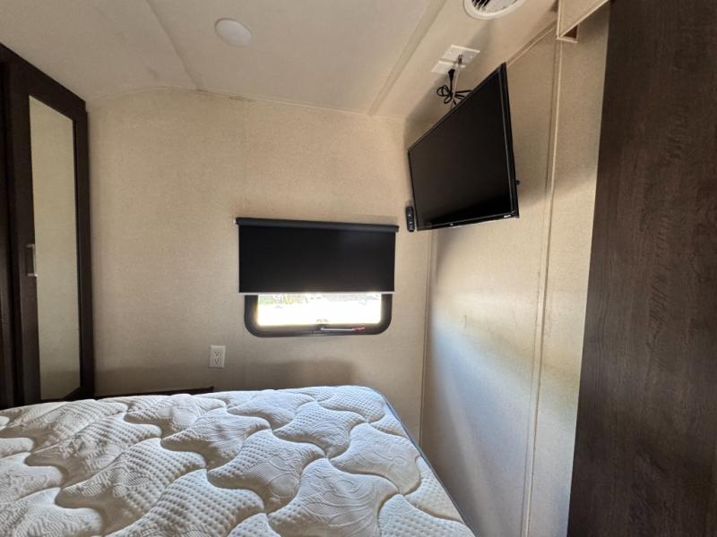 2019 Forest River RV Wildwood 27DBK photo 31