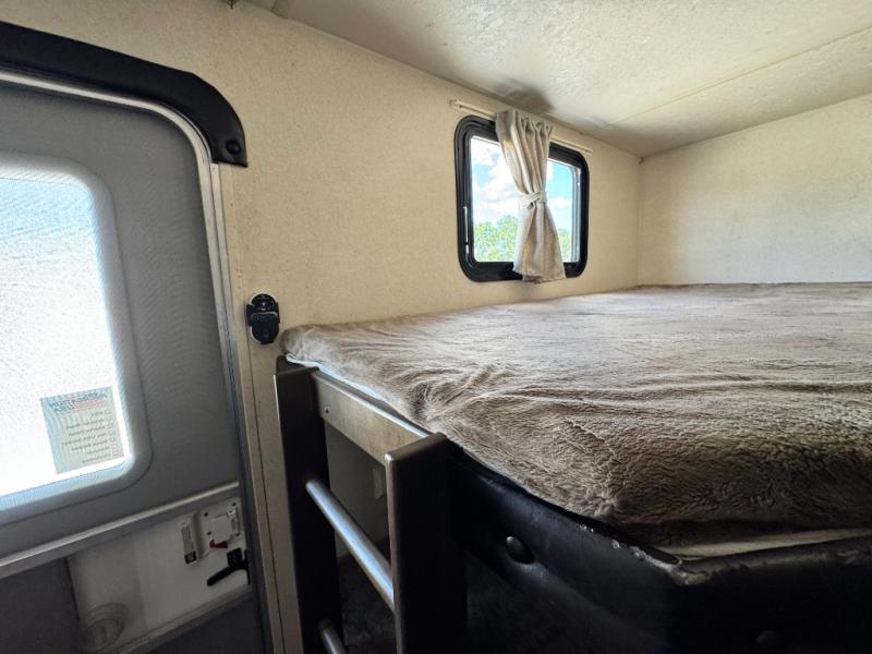 2019 Forest River RV Wildwood 27DBK photo 17