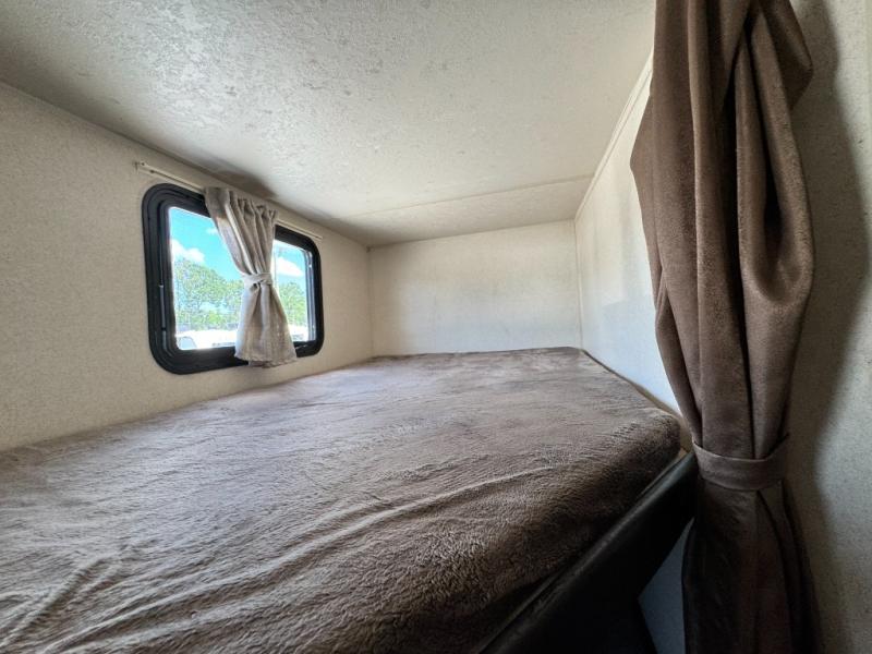 2019 Forest River RV Wildwood 27DBK photo 16