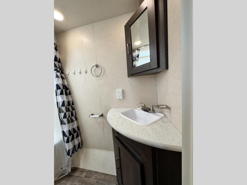 2019 Forest River RV Wildwood 27DBK photo 33