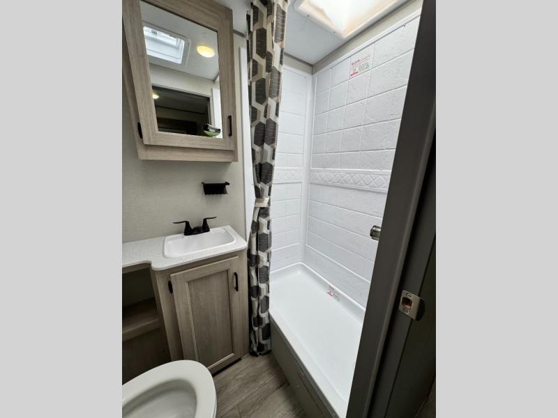 2026 Coachmen RV Catalina Legacy Edition 293QBCK photo 28