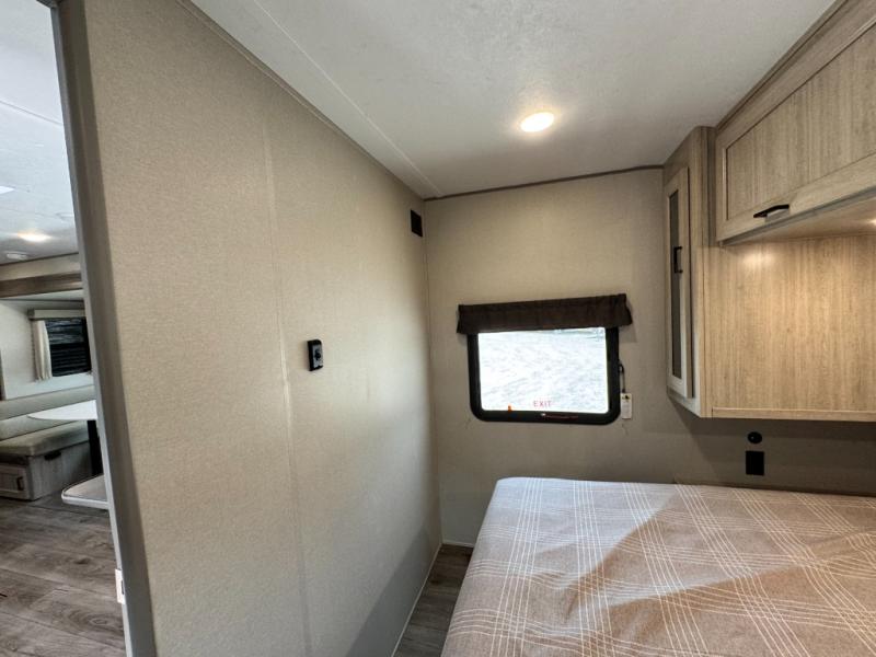 2026 Coachmen RV Catalina Legacy Edition 293QBCK photo 34