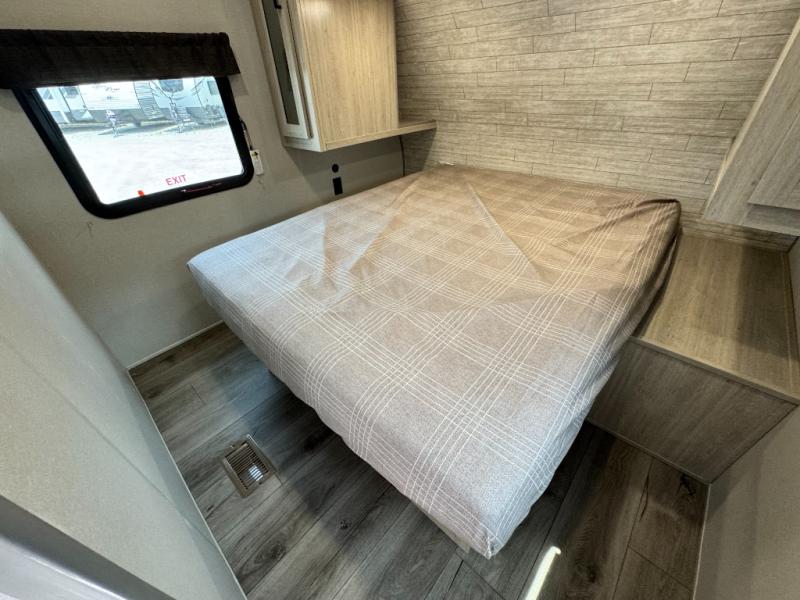 2026 Coachmen RV Catalina Legacy Edition 293QBCK photo 33
