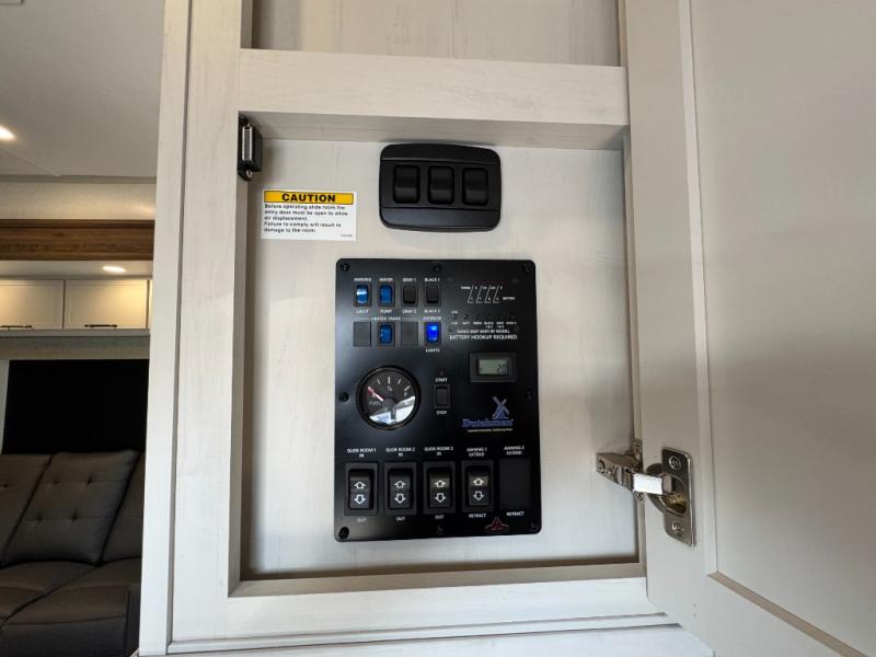 2026 Dutchmen RV Voltage V-Series 4250 Toy Hauler photo 34