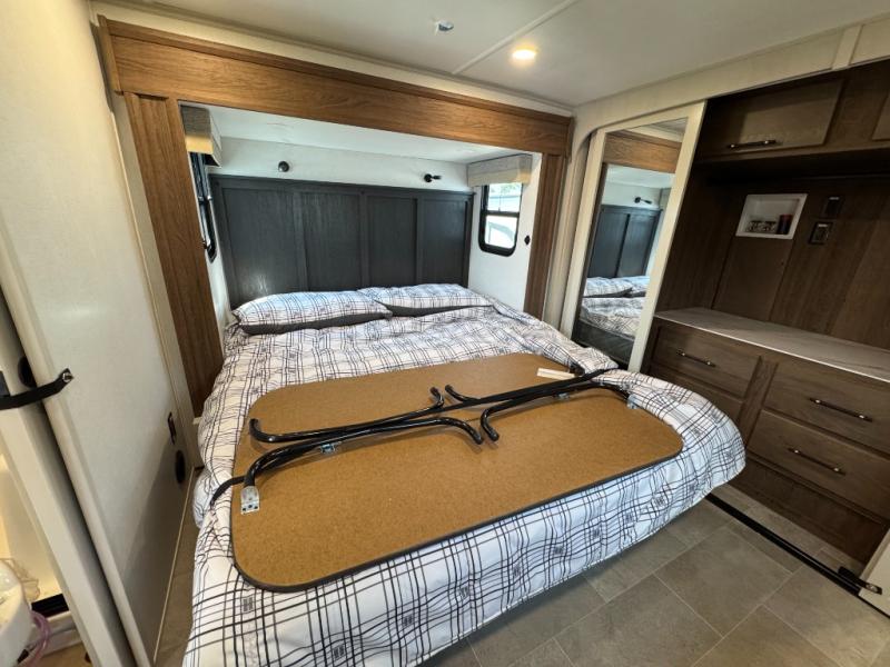 2026 Dutchmen RV Voltage V-Series 4250 Toy Hauler photo 37