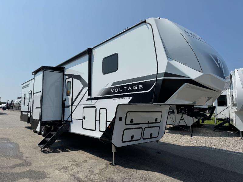 2026 Dutchmen RV Voltage V-Series 4250 Toy Hauler photo 7