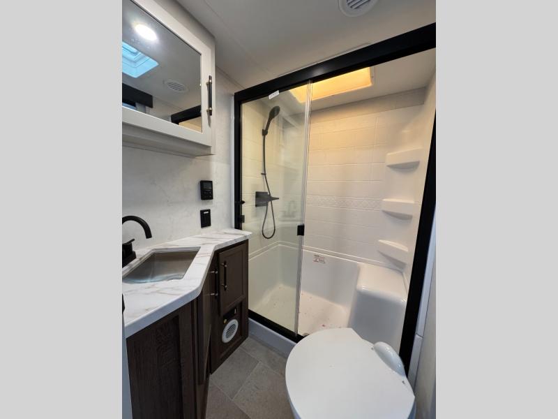2026 Dutchmen RV Voltage V-Series 4250 Toy Hauler photo 43