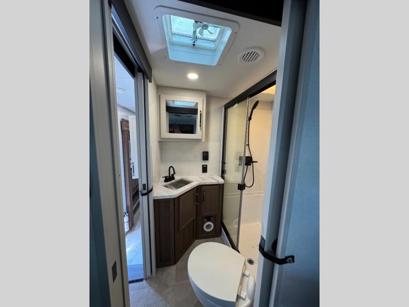 2026 Dutchmen RV Voltage V-Series 4250 Toy Hauler photo 44
