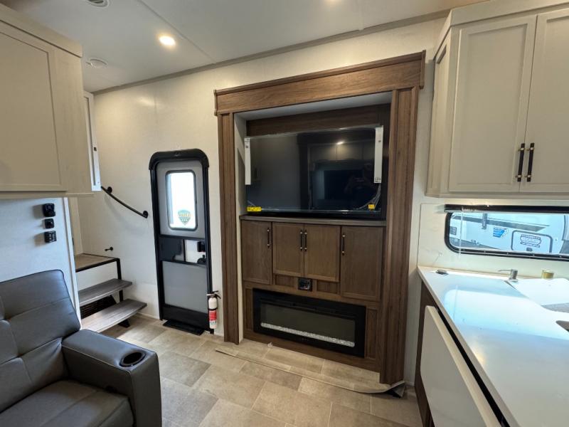 2026 Dutchmen RV Voltage V-Series 4250 Toy Hauler photo 25