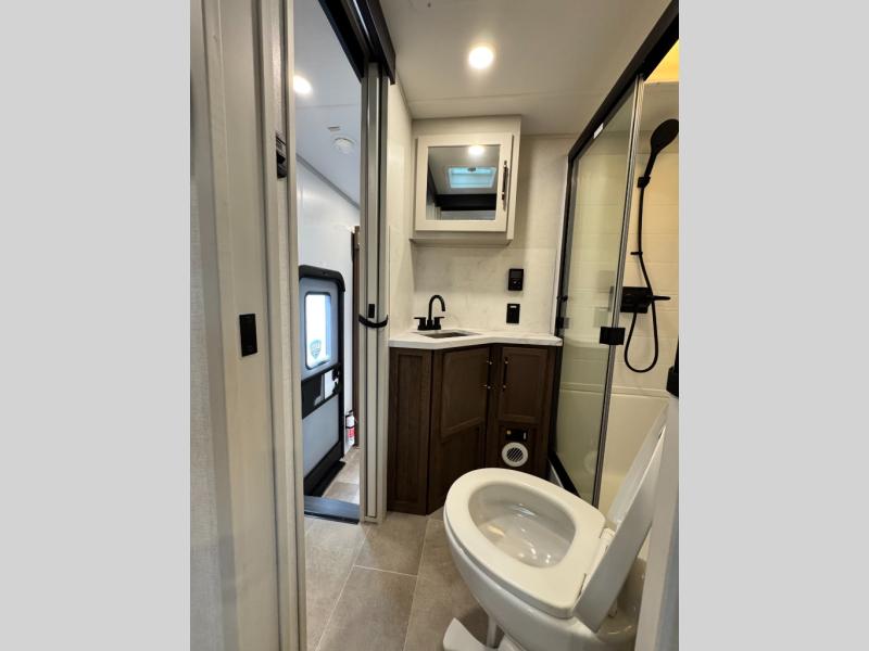 2026 Dutchmen RV Voltage V-Series 4250 Toy Hauler photo 43