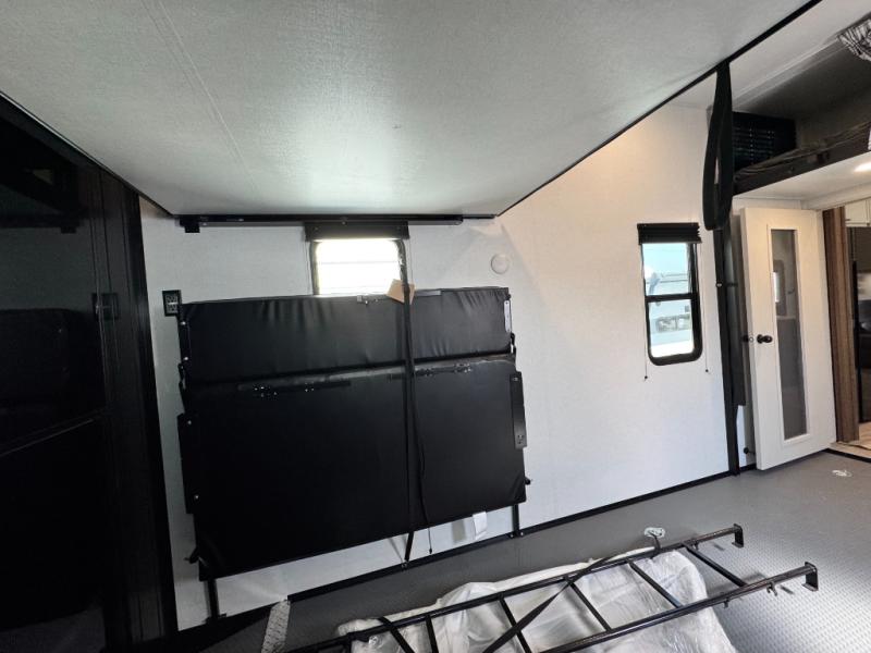 2026 Dutchmen RV Voltage V-Series 4250 Toy Hauler photo 18