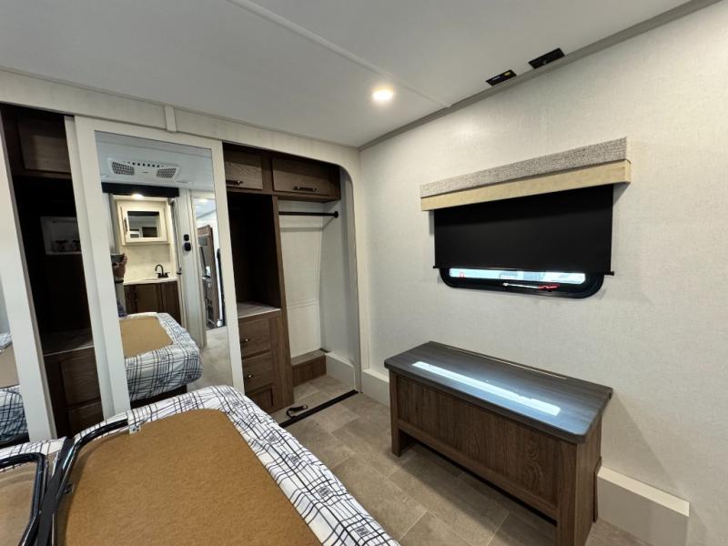 2026 Dutchmen RV Voltage V-Series 4250 Toy Hauler photo 39