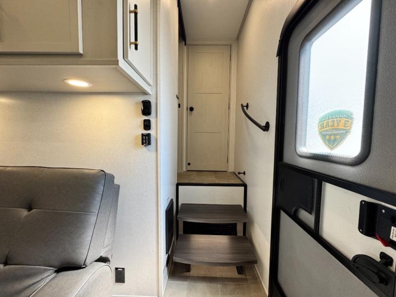 2026 Dutchmen RV Voltage V-Series 4250 Toy Hauler photo 32