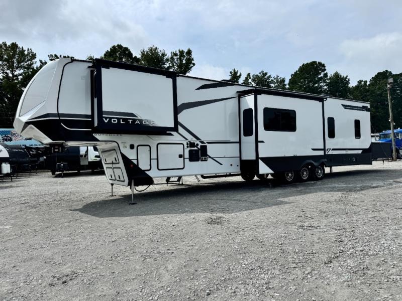 2026 Dutchmen RV Voltage V-Series 4250 Toy Hauler photo 8