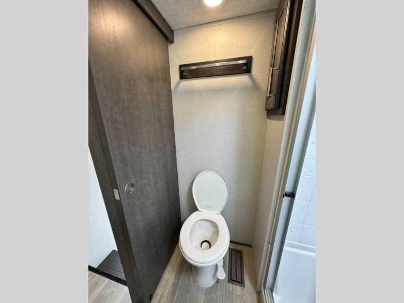 2025 Keystone RV Cougar 320RDS photo 33