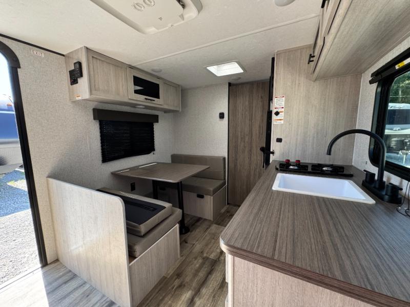 2026 CrossRoads RV Zinger Lite Mini 18RB photo 8