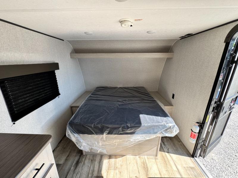 2026 CrossRoads RV Zinger Lite Mini 18RB photo 12