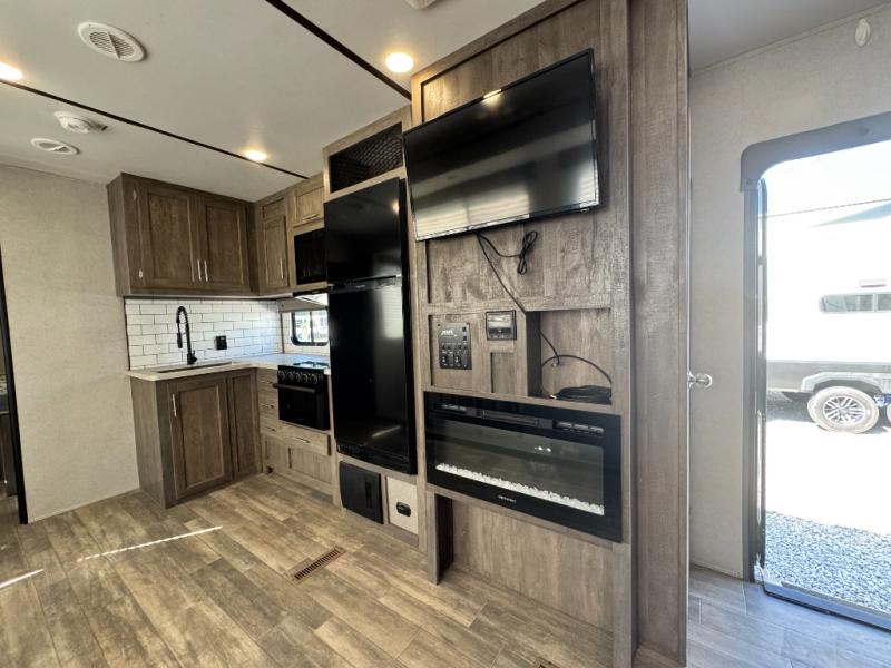 2021 Forest River RV XLR Boost 27QBX Toy Hauler photo 18