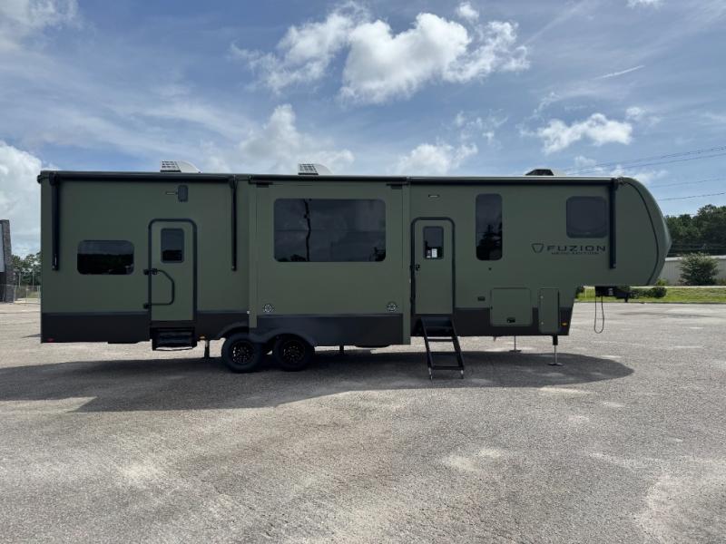 2026 Keystone RV Fuzion Impact Edition 337 Toy Hauler photo 9