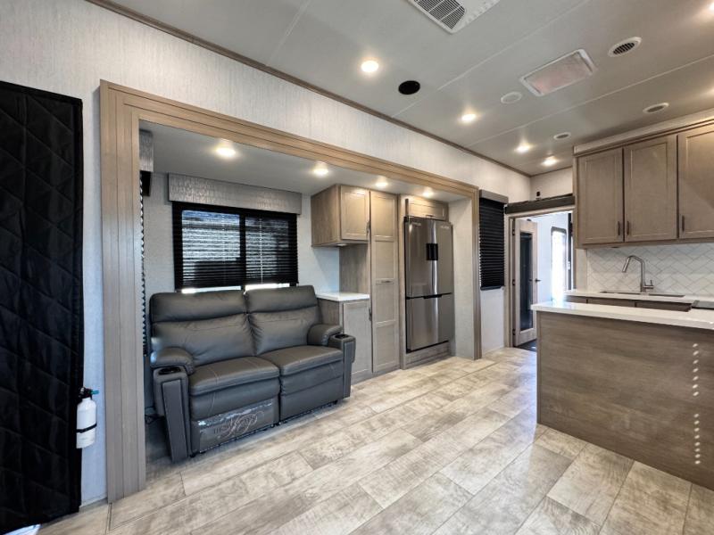 2024 Grand Design Momentum G-Class 415G Toy Hauler photo 15