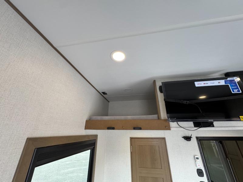2026 Keystone RV Fuzion 432 Toy Hauler photo 31