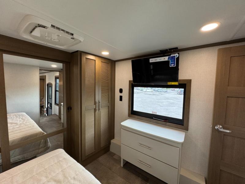 2026 Keystone RV Fuzion 432 Toy Hauler photo 25