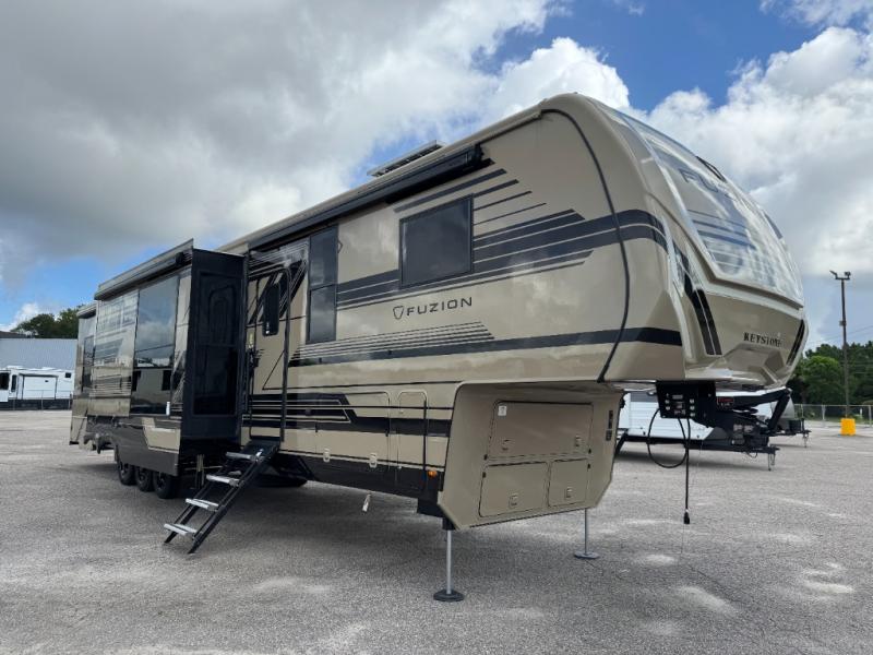 2026 Keystone RV Fuzion 432 Toy Hauler photo 3