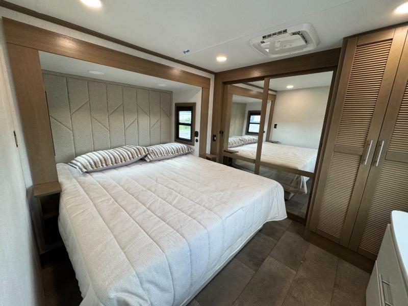2026 Keystone RV Fuzion 432 Toy Hauler photo 23