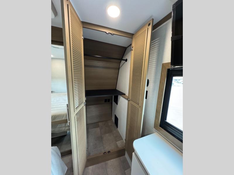 2026 Keystone RV Fuzion 432 Toy Hauler photo 27