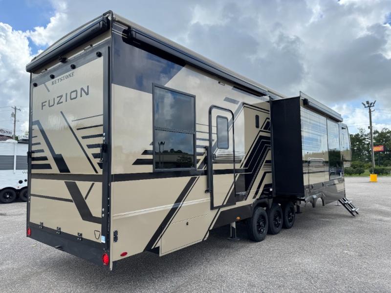 2026 Keystone RV Fuzion 432 Toy Hauler photo 1
