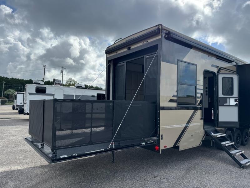 2026 Keystone RV Fuzion 432 Toy Hauler photo 2