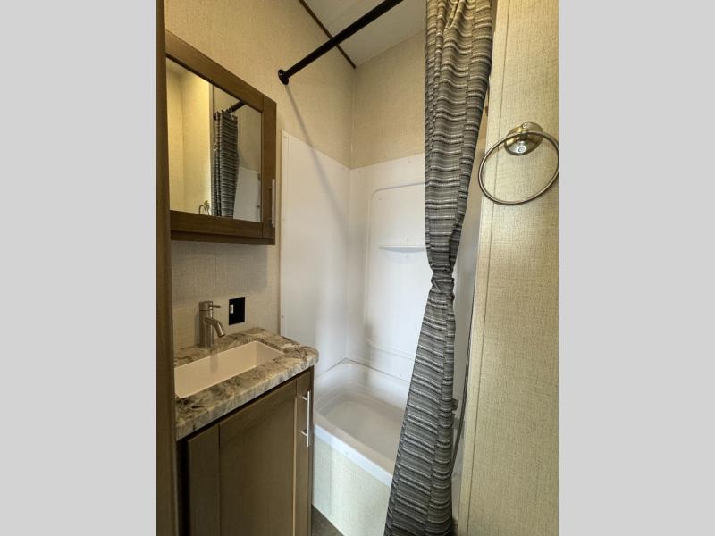 2026 Keystone RV Fuzion 432 Toy Hauler photo 33