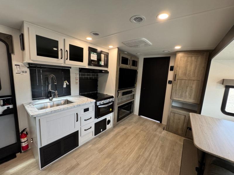 2027 Forest River RV Solaire 2420RBS photo 10