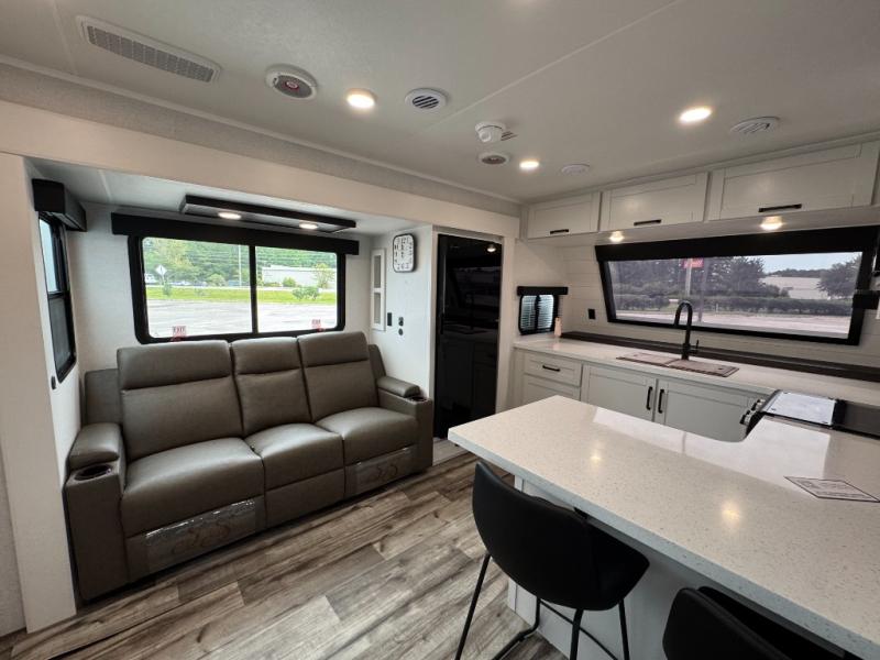 2027 Open Range RV Roamer 27FKDS photo 9