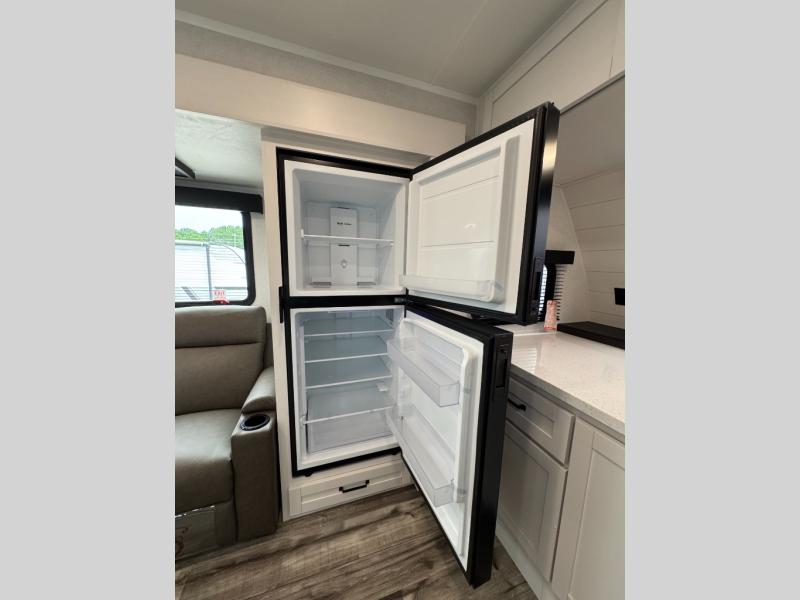 2027 Open Range RV Roamer 27FKDS photo 17