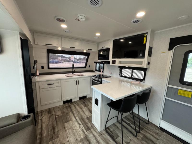 2027 Open Range RV Roamer 27FKDS photo 10