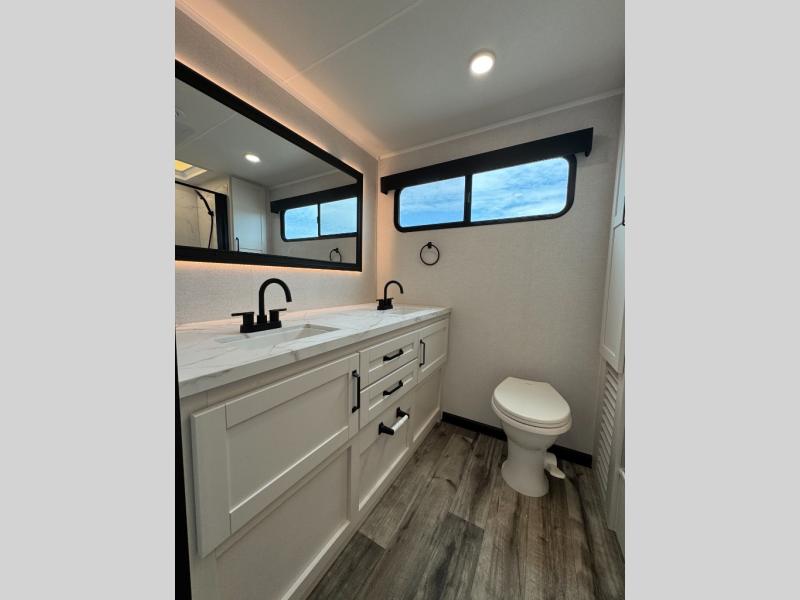 2027 Open Range RV Roamer 27FKDS photo 22