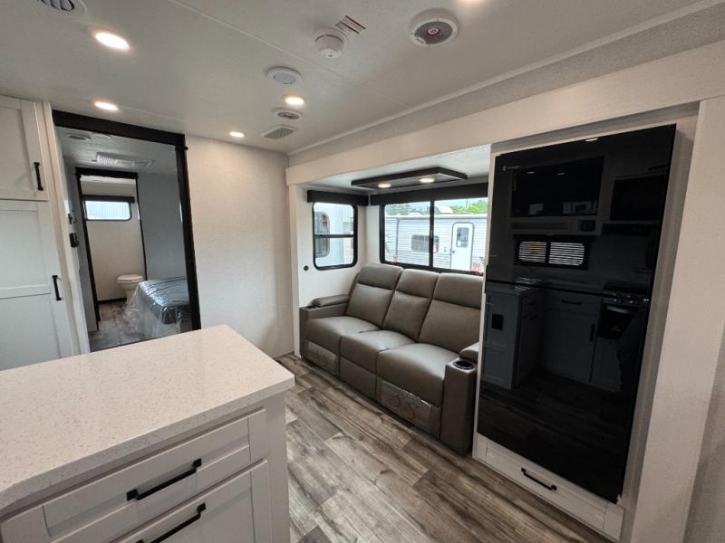 2027 Open Range RV Roamer 27FKDS photo 11
