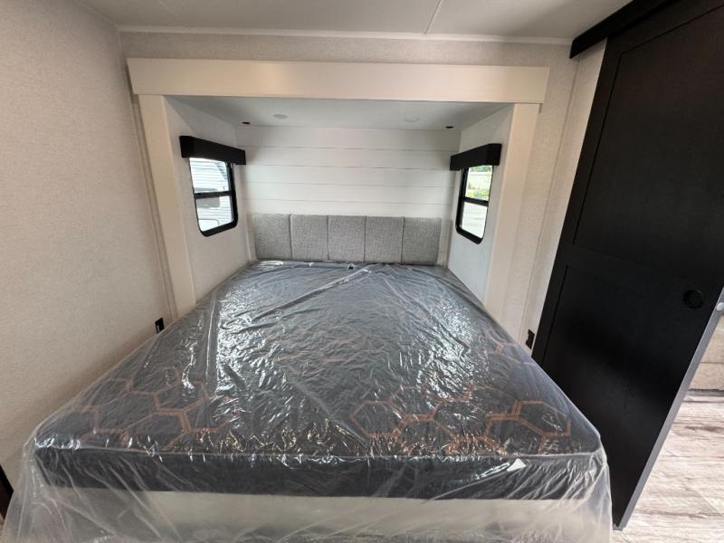 2027 Open Range RV Roamer 27FKDS photo 20