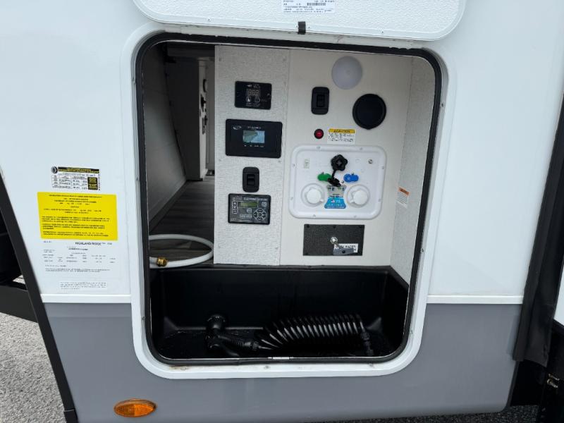 2027 Open Range RV Roamer 27FKDS photo 32