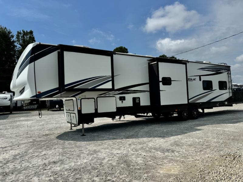 2021 Forest River RV Vengeance Rogue Armored VGF351G2 Toy Hauler photo 4