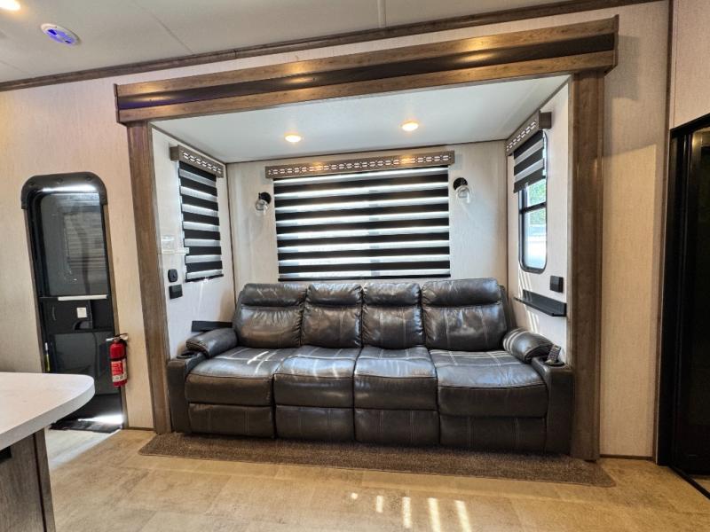 2021 Forest River RV Vengeance Rogue Armored VGF351G2 Toy Hauler photo 22