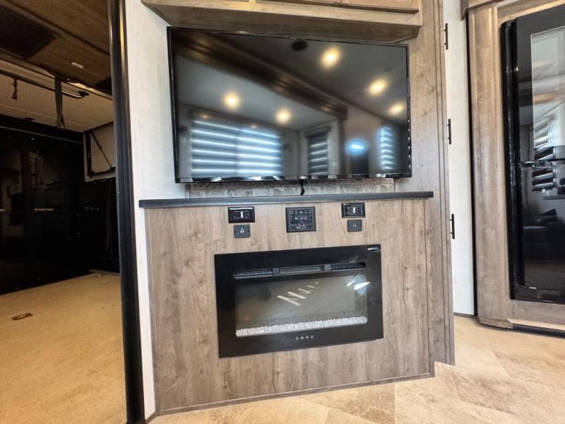2021 Forest River RV Vengeance Rogue Armored VGF351G2 Toy Hauler photo 30