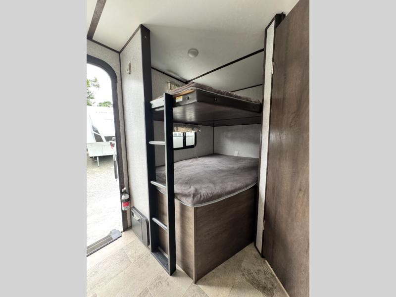 2020 Dutchmen RV Coleman Light 2755BH photo 19