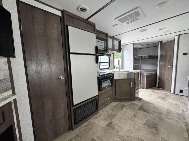 2020 Dutchmen RV Coleman Light 2755BH photo 12