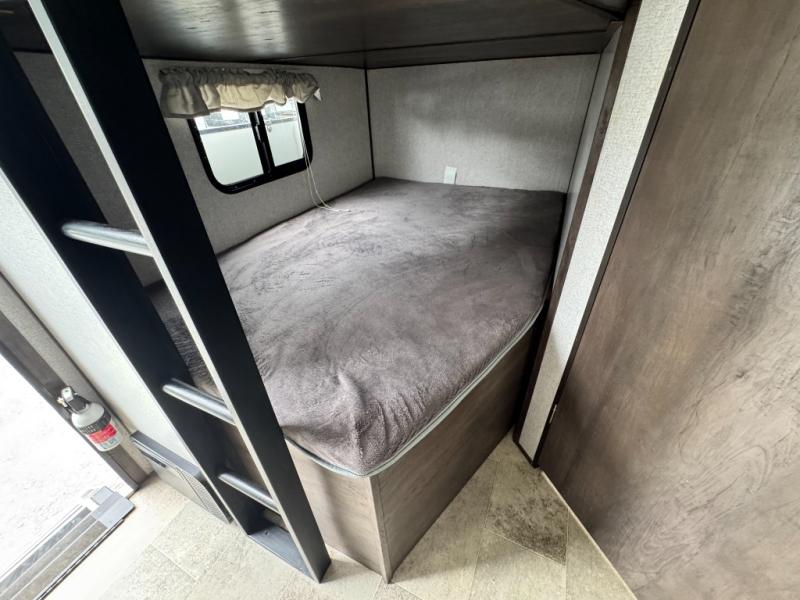 2020 Dutchmen RV Coleman Light 2755BH photo 21