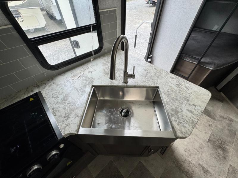 2020 Dutchmen RV Coleman Light 2755BH photo 15
