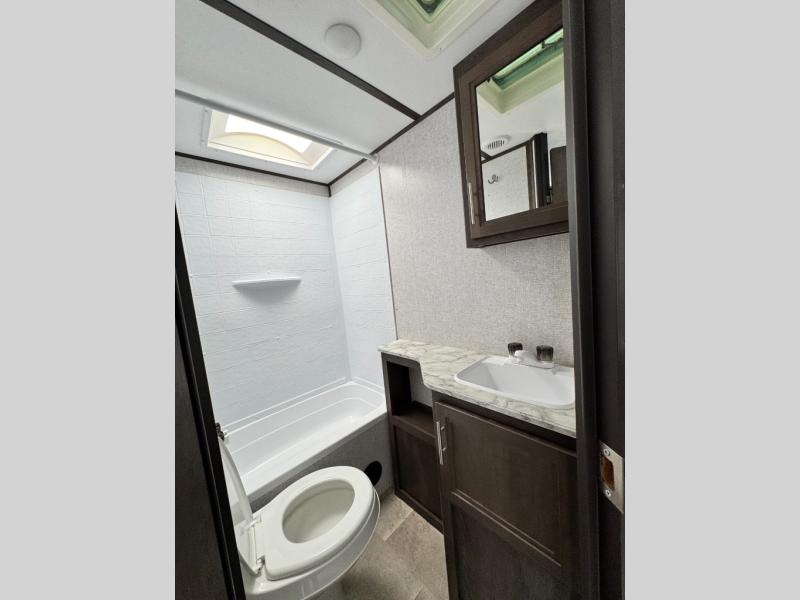 2020 Dutchmen RV Coleman Light 2755BH photo 31