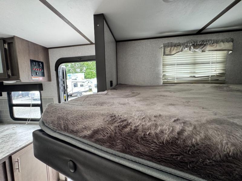 2020 Dutchmen RV Coleman Light 2755BH photo 23