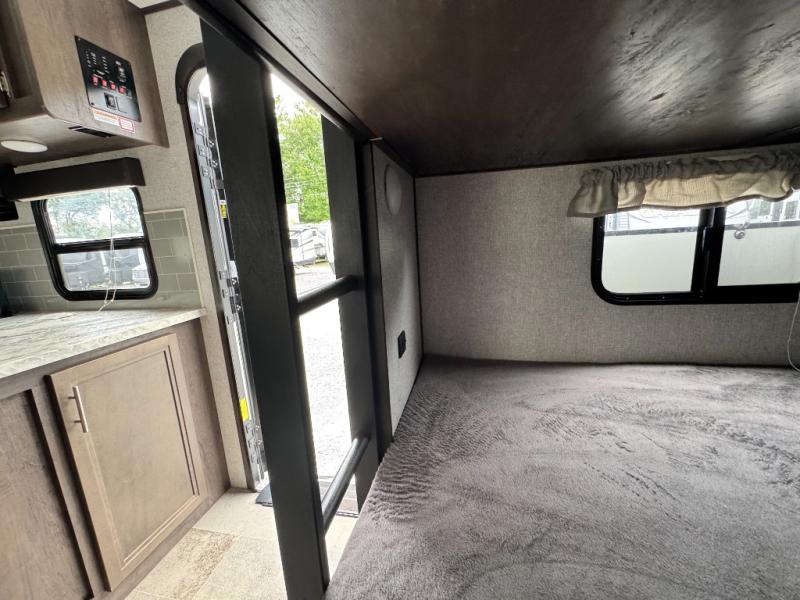 2020 Dutchmen RV Coleman Light 2755BH photo 22